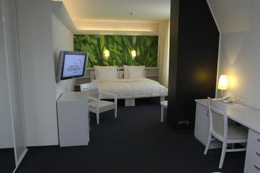 Ea Zámecký Hotel Sychrov