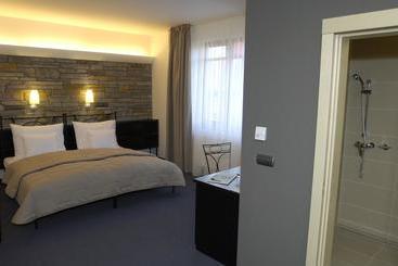 Ea Zámecký Hotel Sychrov