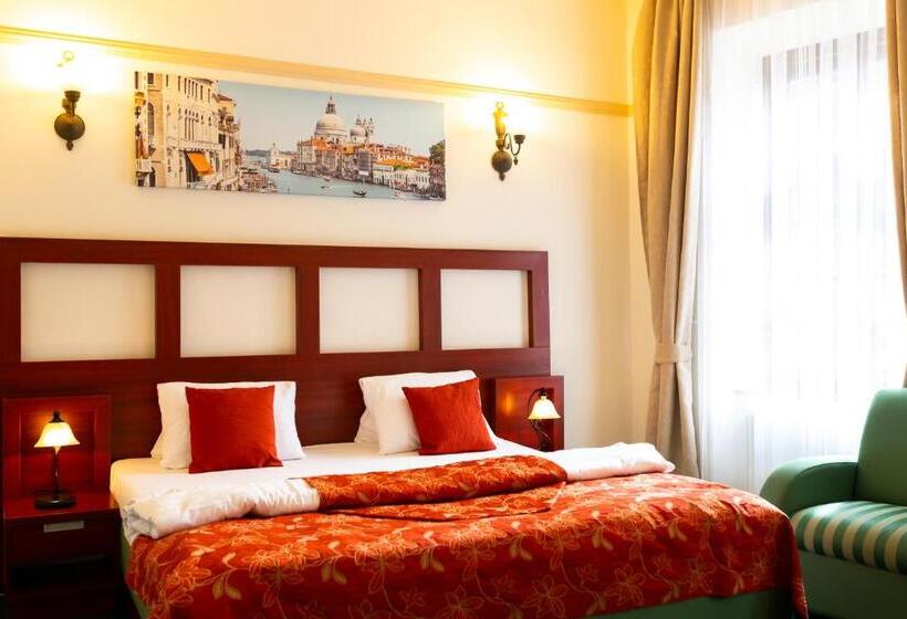 هتل Vivaldi Apartments