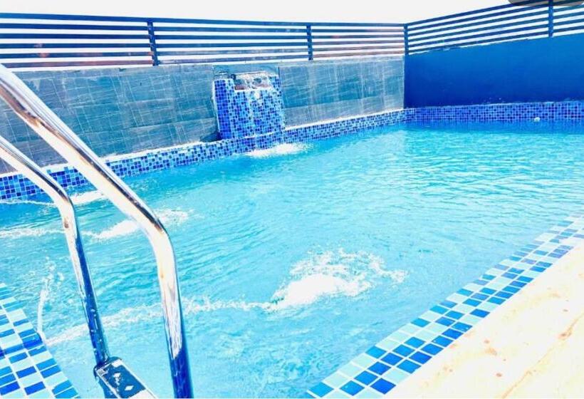 فندق Mangal Residency Rooftop Pool