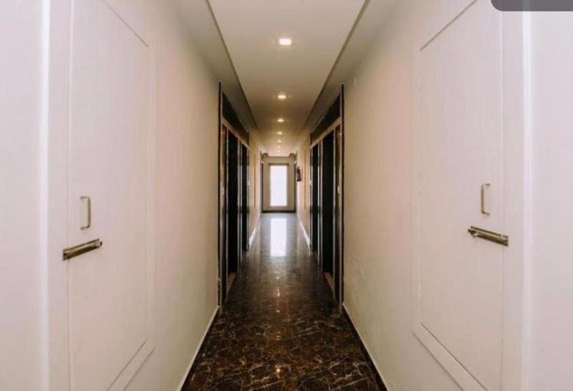 فندق Mangal Residency Rooftop Pool