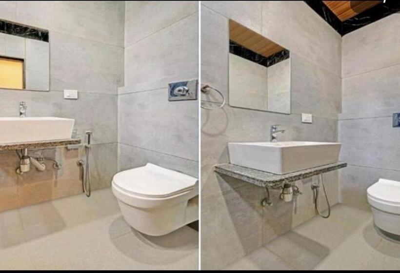 فندق Mangal Residency Rooftop Pool