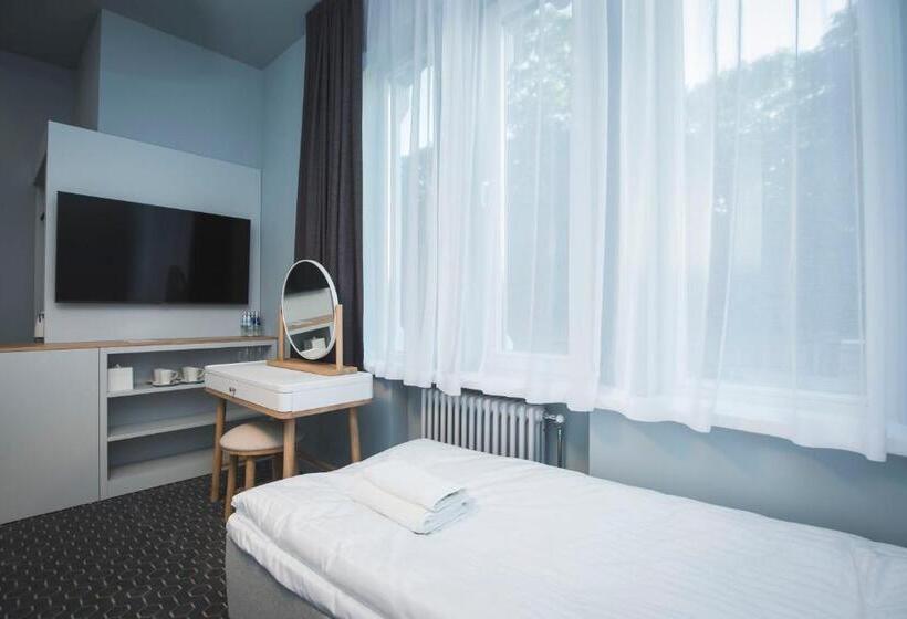 هاستل Roze Park Rooms