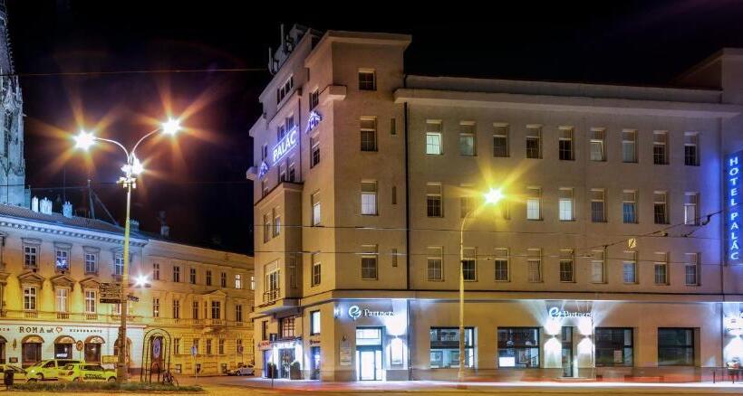 هتل Palác