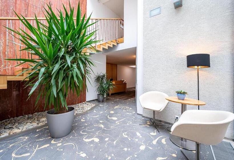 هتل Penzion V Ráji