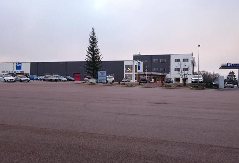 فندق على الطريق Trestads Restaurang Hotell & Pensionat