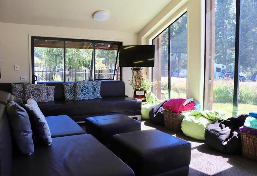 فندق صغير Lakes Edge Lodge