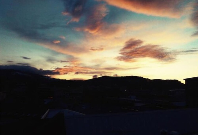 هاستل On Top Backpackers