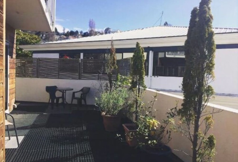 هاستل On Top Backpackers