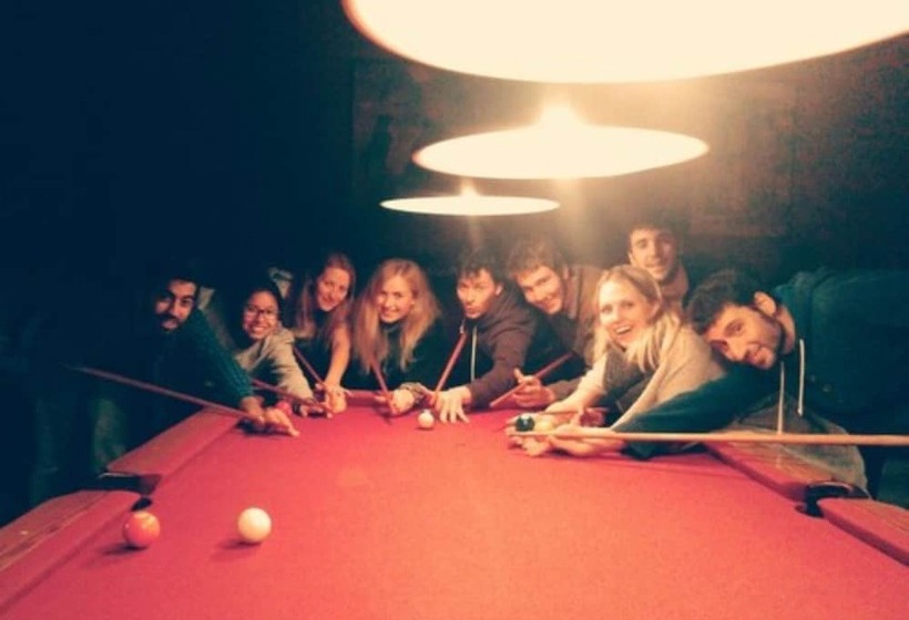 هاستل On Top Backpackers