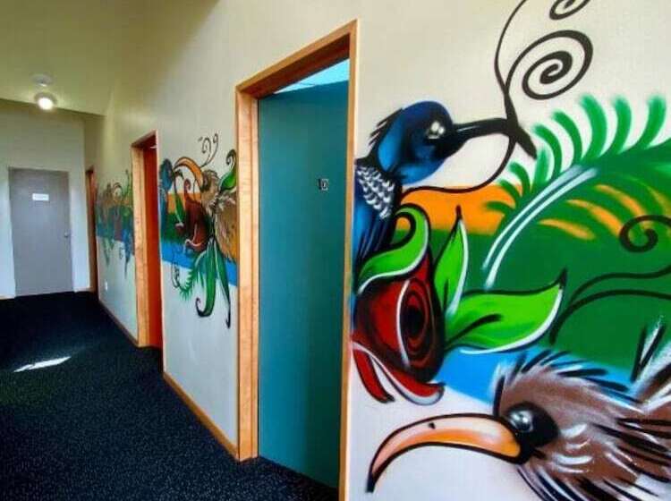 هاستل On Top Backpackers