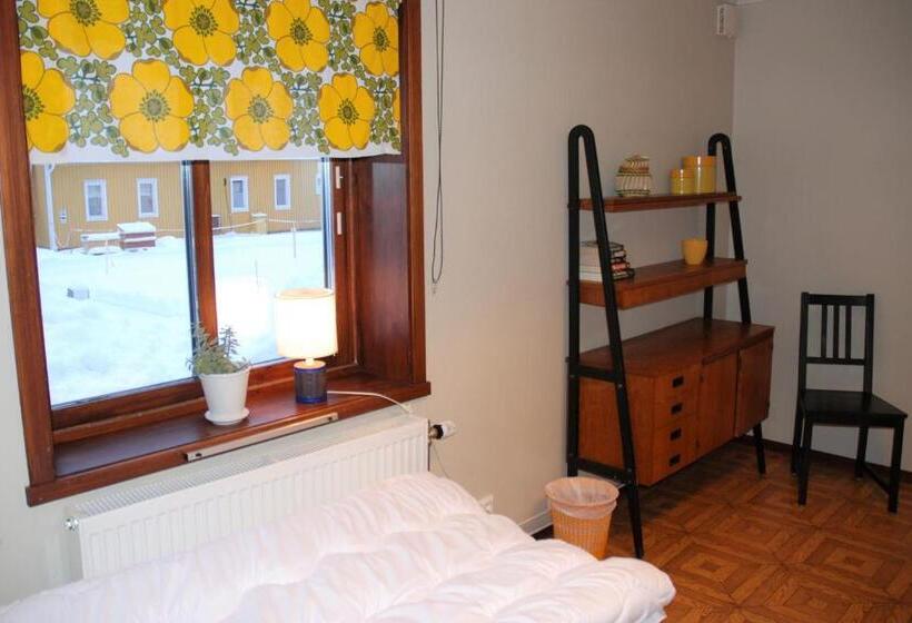 هاستل Storstrand Kursgård