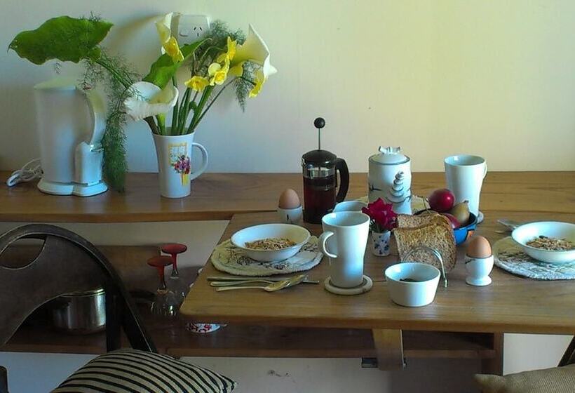 הוסטל The Innlet, Country Apartments And Cottages