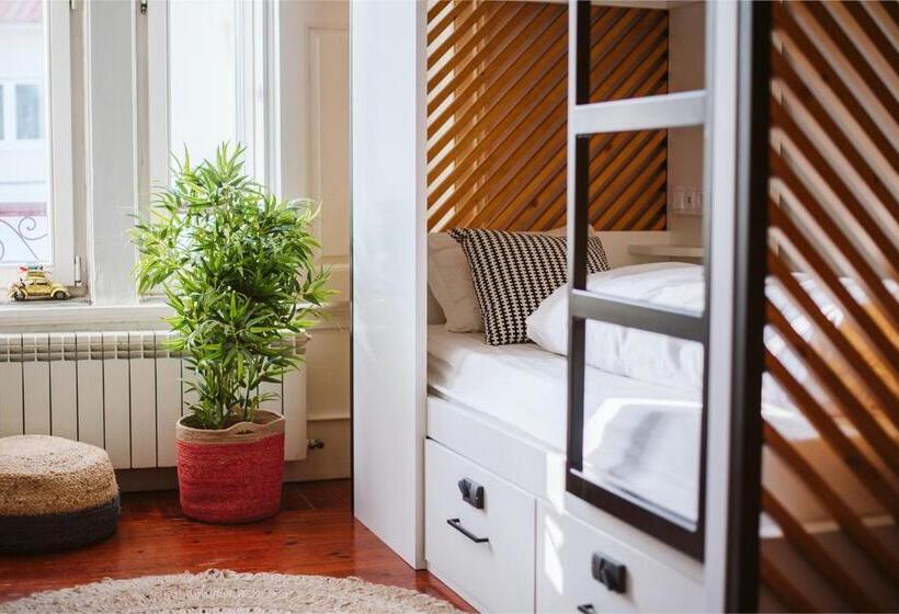 هاستل The Salty Pelican Beach Retreat