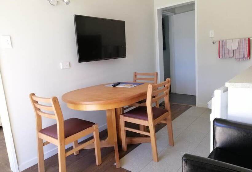 Bayfield Motel And Apartment