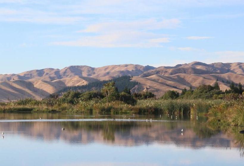 تختخواب و صبحانه Misty River Retreat