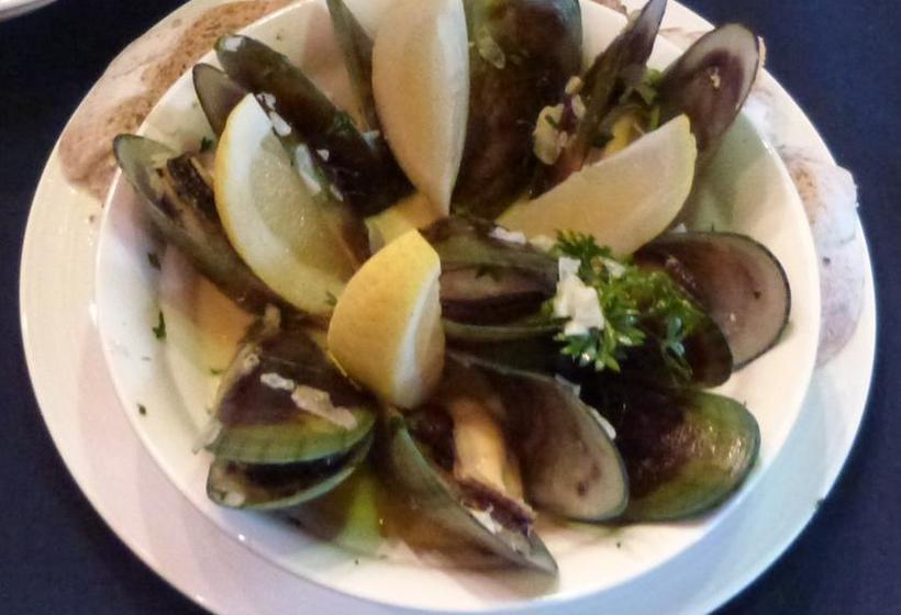 تختخواب و صبحانه Riverside Homestead