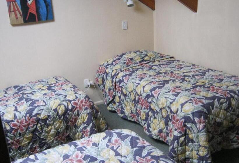 Blue Dolphin Motel