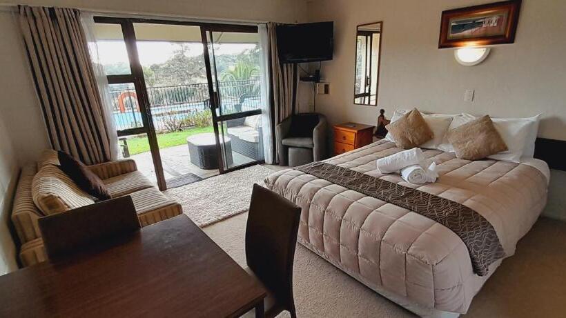 Waterfalls Estate   Motel & Campground