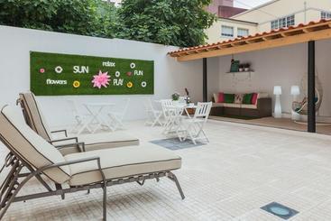 هاستل R3 Service Five Senses In Coimbra