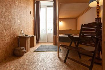 Marina Lounge Hostel