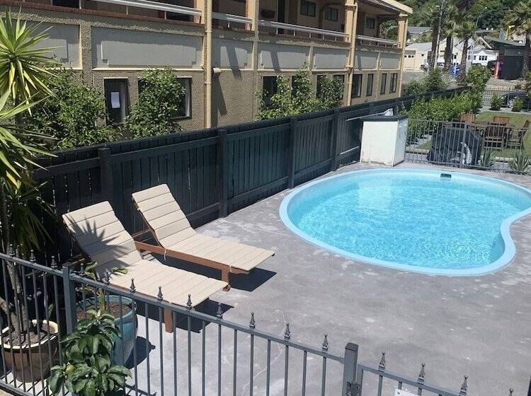 مُتل Apex Motorlodge