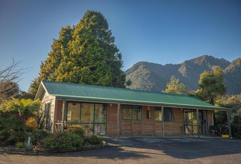 Rainforest Motel