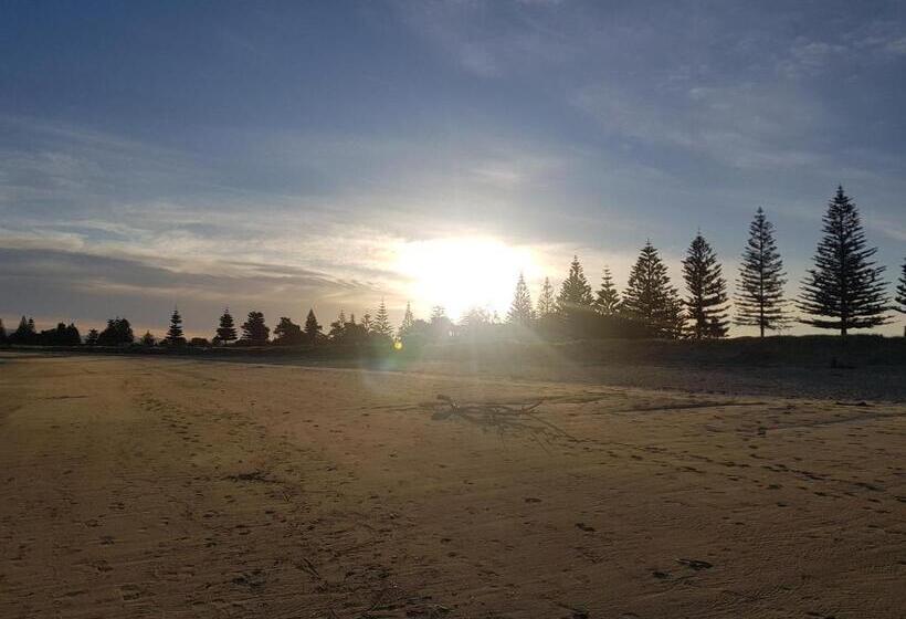 Whispering Sands Beachfront Motel