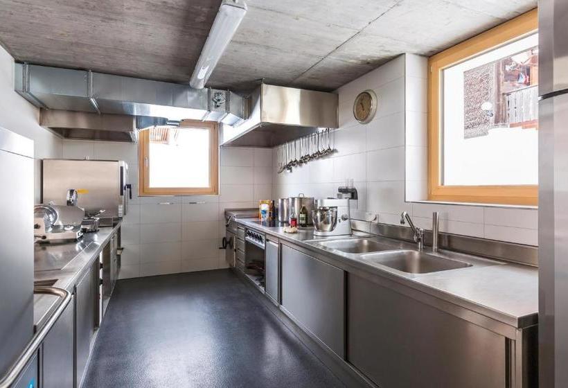 הוסטל Nova Casa Spinatscha Sedrun