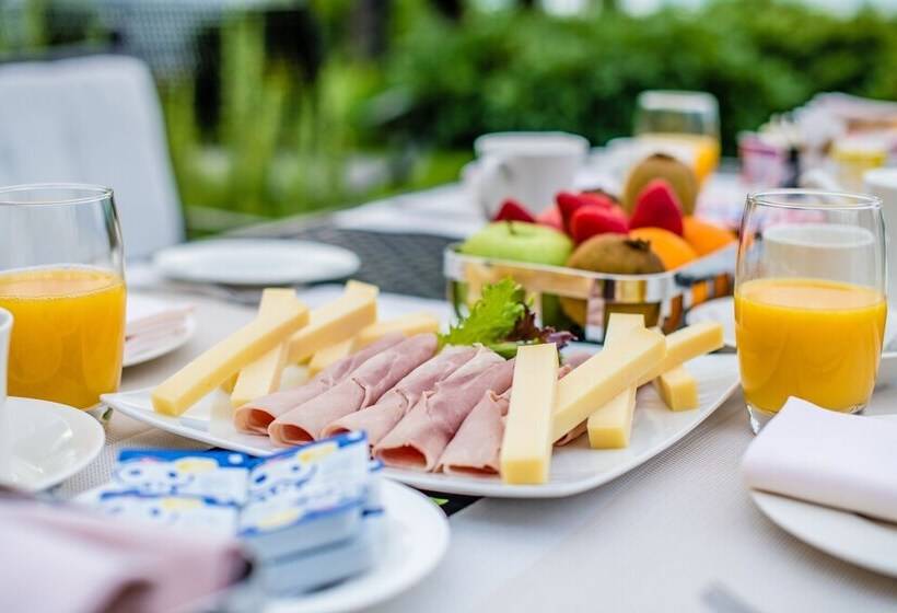 ホテル L Ermitage