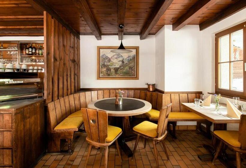 ホテル Tgesa Romana