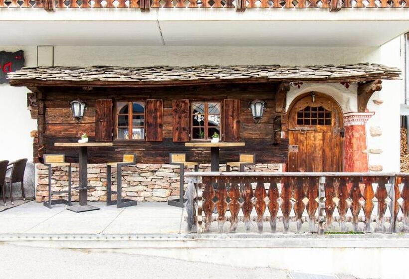 ホテル Tgesa Romana