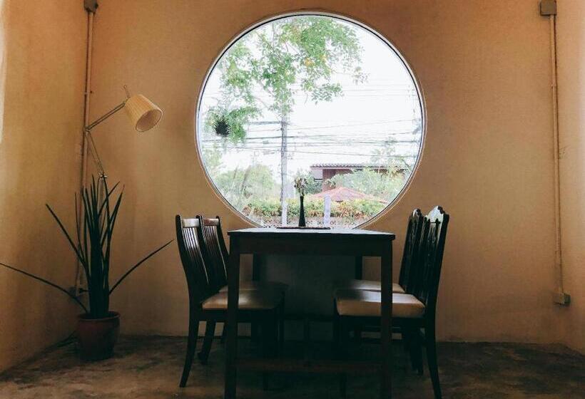 فندق Khemjit Cafe  And Bed