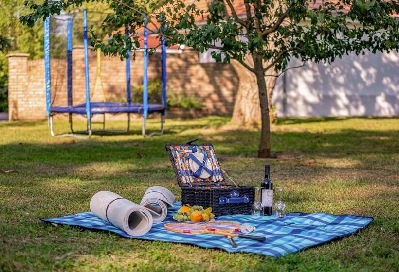 بنسيون Dégi Festetics Kastély, Park Vendégház