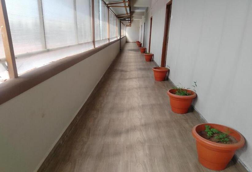 בית מלון כפרי Oyo Durga Palace