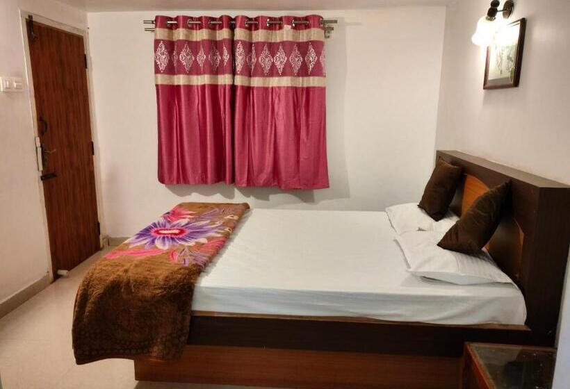 Отель Meridien Residency