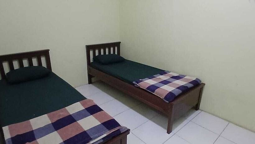 ホテル Spot On 93965 Ibrahim Guest House Syariah