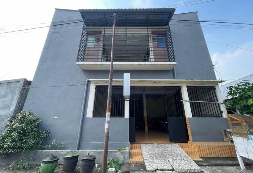 فندق Spot On 93966 Dhiya Guest House Syariah