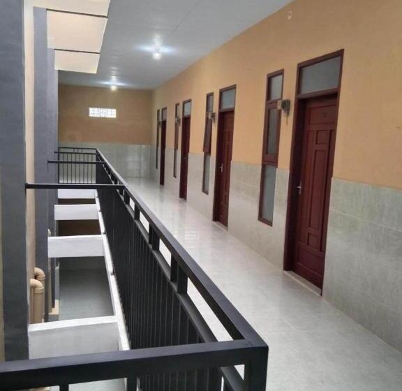 בית מלון כפרי Spot On 93967 Hasna Guest House Syariah