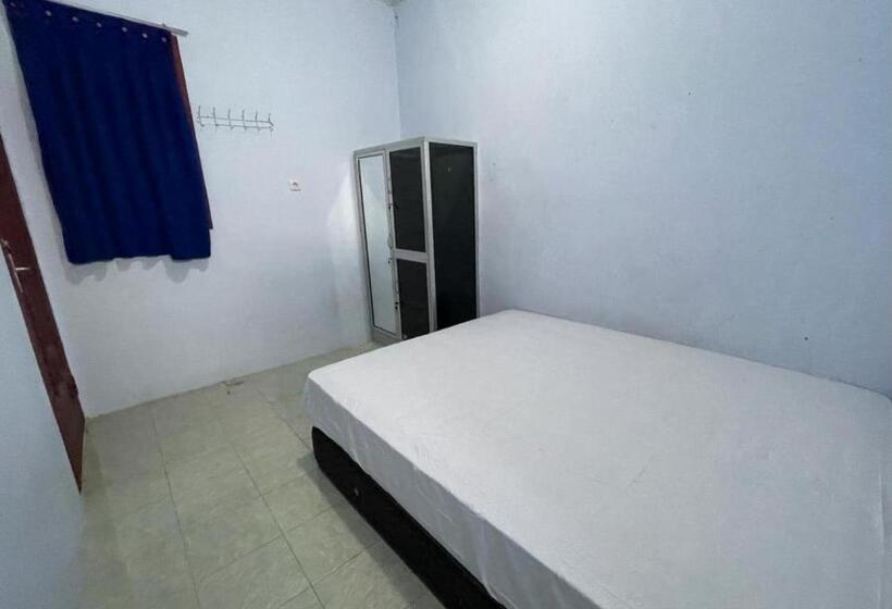 בית מלון כפרי Spot On 93967 Hasna Guest House Syariah