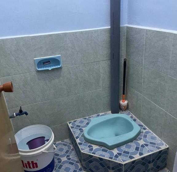 בית מלון כפרי Spot On 93967 Hasna Guest House Syariah