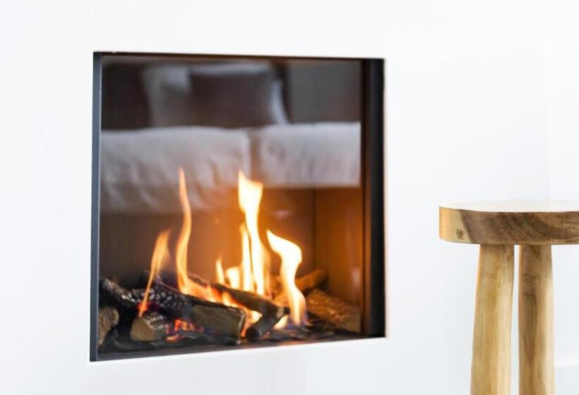 B&b Het Herenhuys Aan De Historische Gracht Van Kollum