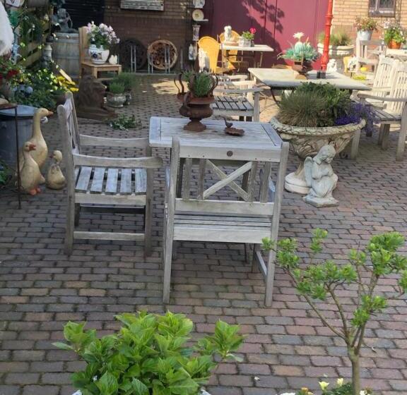 تختخواب و صبحانه Logement Brocante