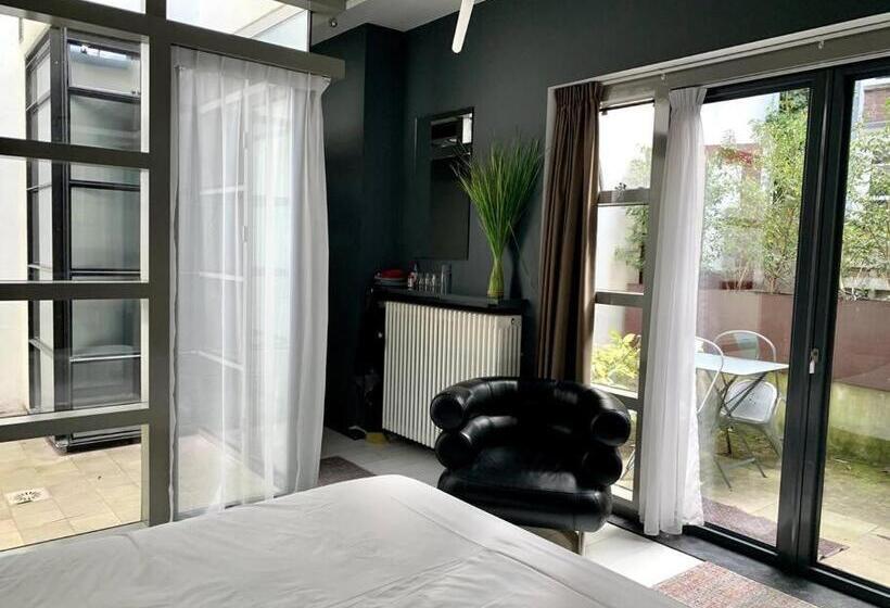 تختخواب و صبحانه Zocher6 Bnb A Monumental Town House In The City Center
