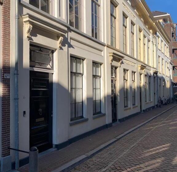 تختخواب و صبحانه Zocher6 Bnb A Monumental Town House In The City Center
