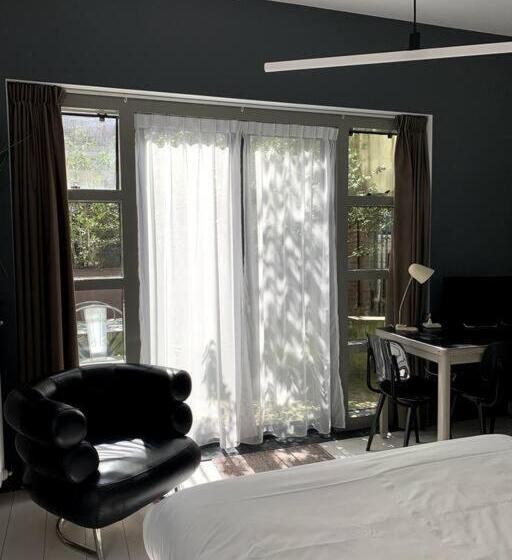 تختخواب و صبحانه Zocher6 Bnb A Monumental Town House In The City Center