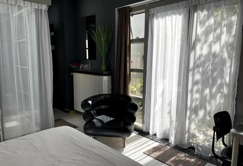 تختخواب و صبحانه Zocher6 Bnb A Monumental Town House In The City Center