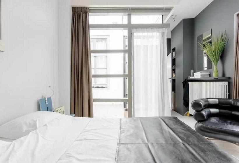 تختخواب و صبحانه Zocher6 Bnb A Monumental Town House In The City Center
