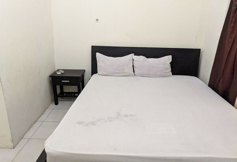 فندق Oyo 93912 Kost Takalar