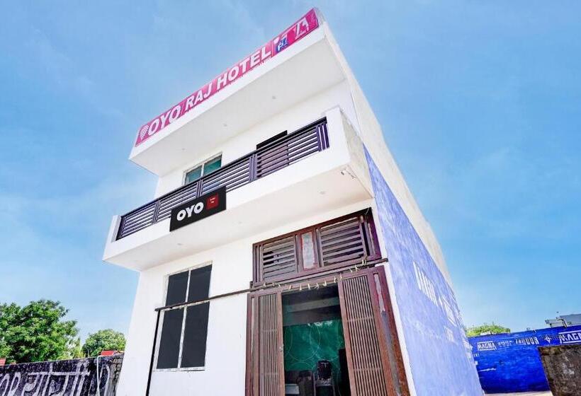 ホテル Oyo Raj